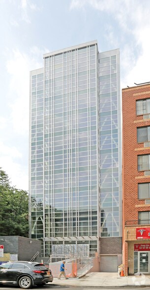 136-33 37th Ave, Flushing, NY à vendre - Photo de l’immeuble – Image 1 sur 43
