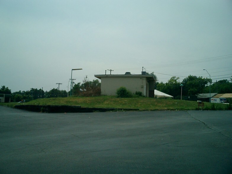 11511 Blue Ridge Blvd, Kansas City, MO à louer - Photo de l’immeuble – Image 3 sur 3