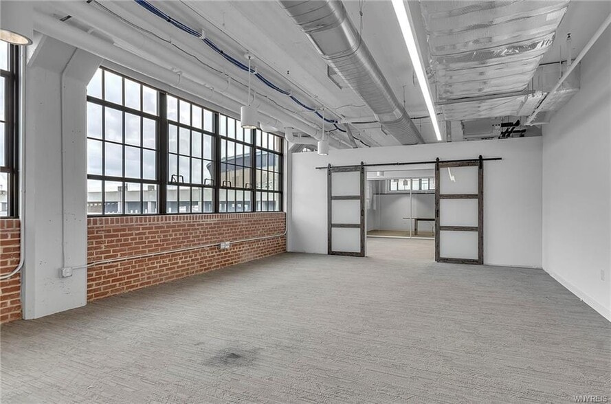 79 Perry St, Buffalo, NY à louer - Photo de l’immeuble – Image 2 sur 40