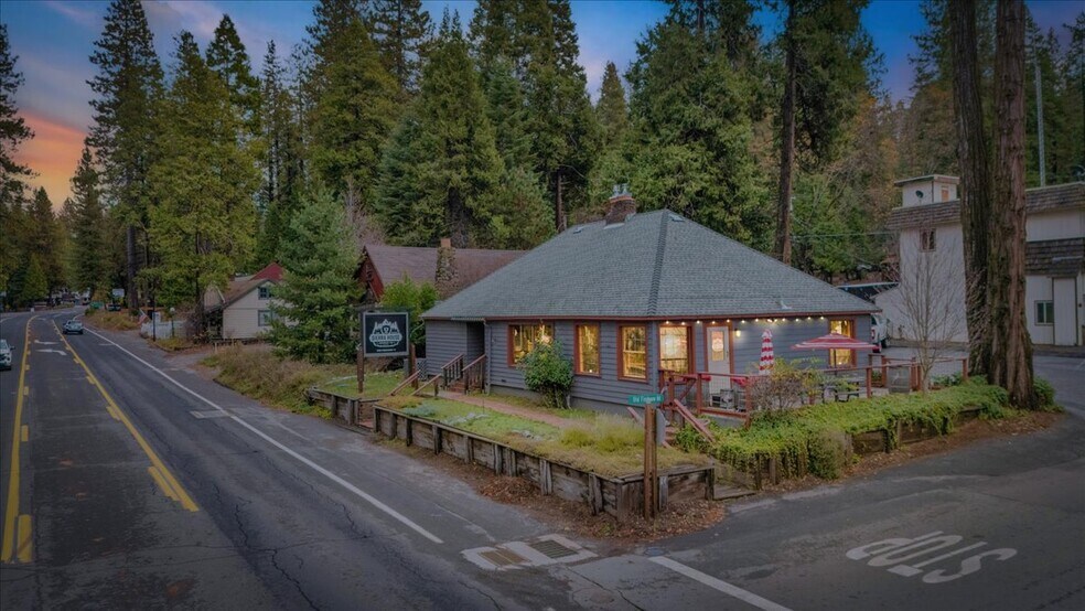 1051 Hwy 4, Arnold, CA à louer - Photo principale – Image 1 sur 51