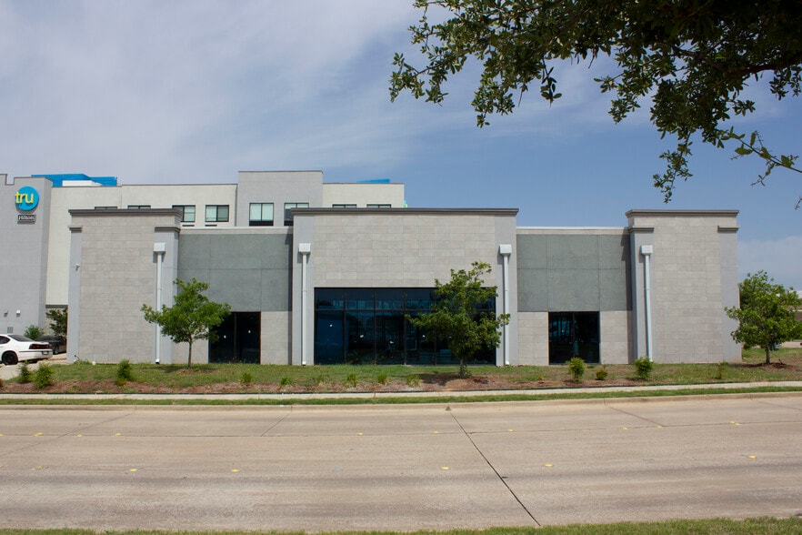 5035 N President George Bush Hwy, Garland, TX à vendre - Photo de l’immeuble – Image 3 sur 8