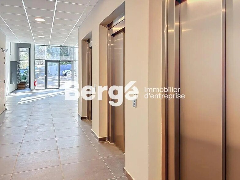 Bureau dans SOPHIA ANTIPOLIS à louer - Photo de l’immeuble – Image 2 sur 8