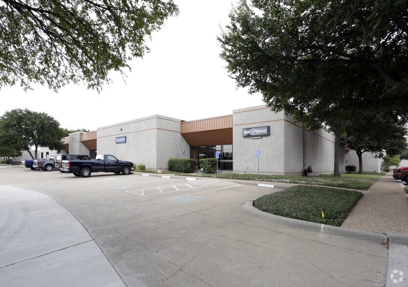 1110 Collins Blvd E, Richardson, TX à louer - Photo de l’immeuble – Image 3 sur 20