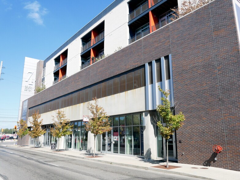 747 N College Ave, Indianapolis, IN à louer - Photo de l’immeuble – Image 3 sur 39