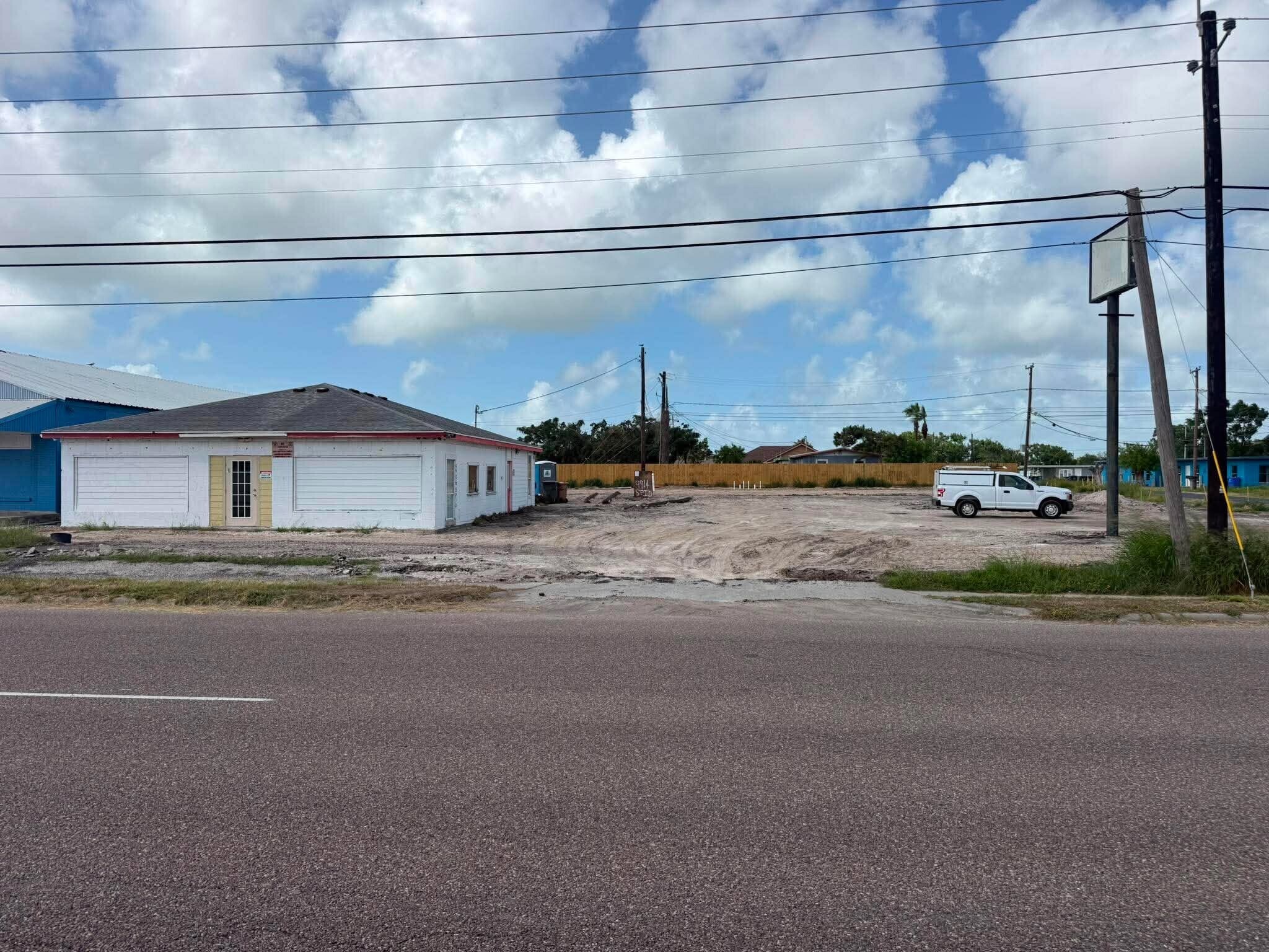 9906 S Padre Island Dr, Corpus Christi, TX à louer Photo de l’immeuble– Image 1 sur 6