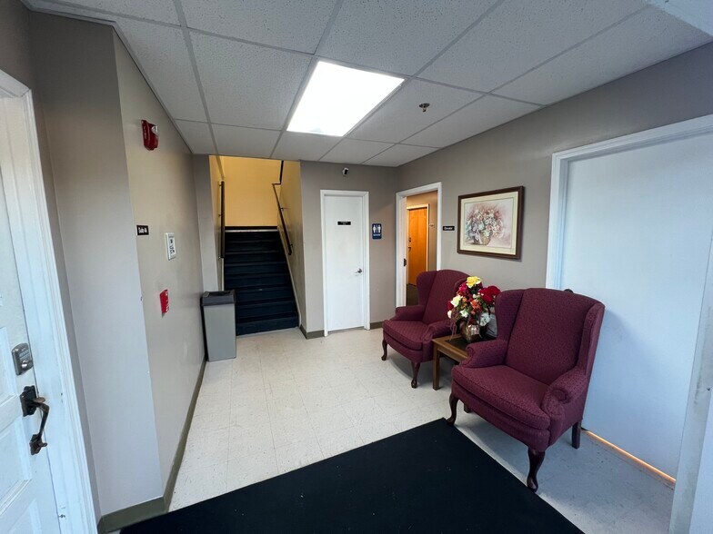 6714 Highway 85, Riverdale, GA à vendre - Hall d’entrée – Image 3 sur 9