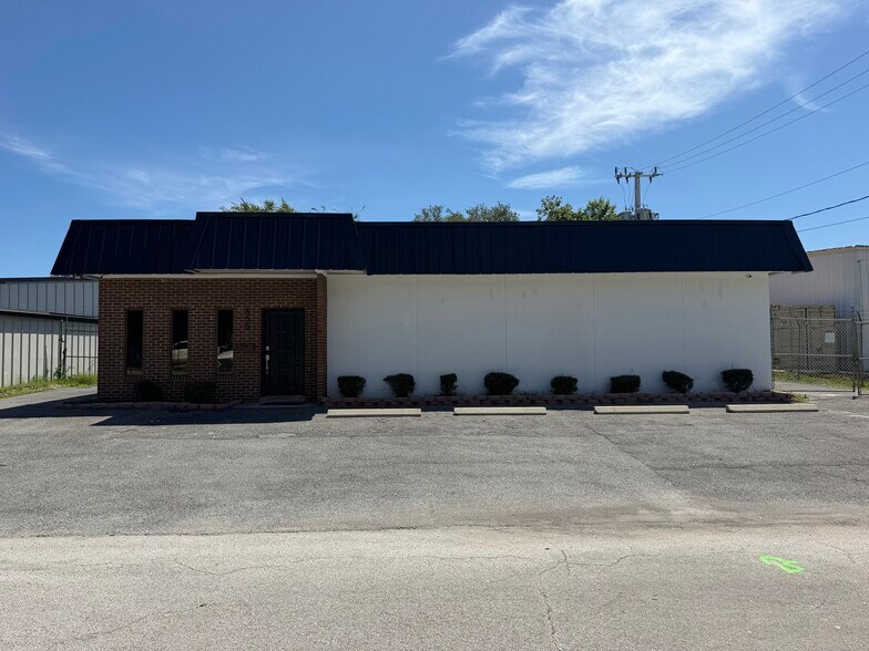 555 Parque Dr, Ormond Beach, FL à louer - Photo de l’immeuble – Image 1 sur 10