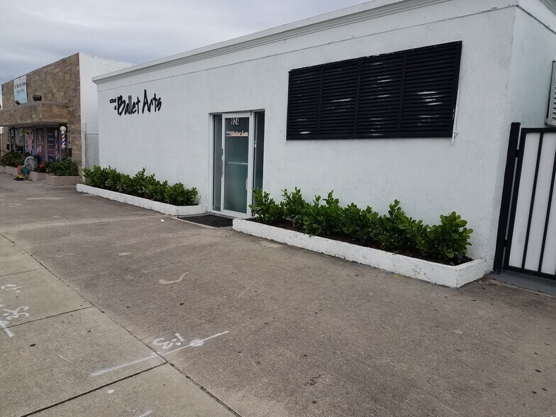 924 N Dixie Hwy, Lake Worth, FL à louer - Photo principale – Image 1 sur 6