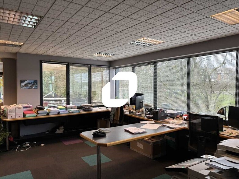 Bureau dans Lissieu à vendre - Photo de l’immeuble – Image 3 sur 13