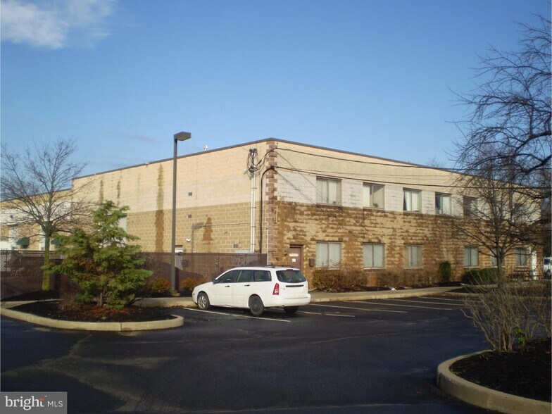 299 Whitehead Rd, Hamilton, NJ à louer - Photo de l’immeuble – Image 2 sur 3