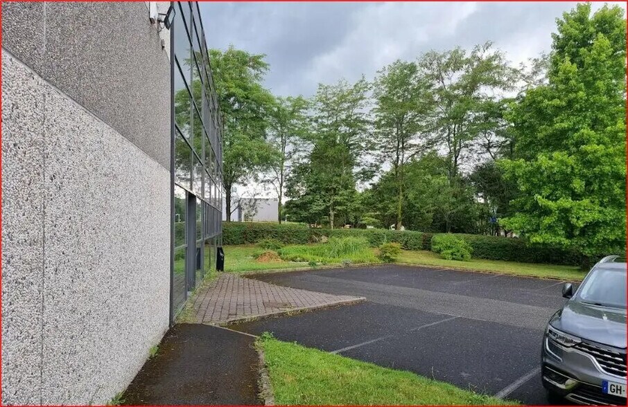 Local d’activités dans Bondues à louer - Photo de l’immeuble – Image 3 sur 3