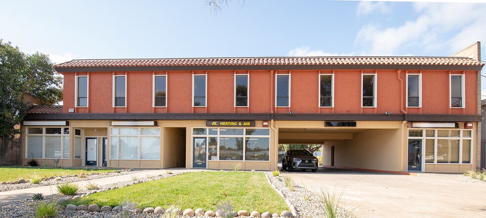 3500 Clayton Rd, Concord, CA à louer - Photo de l’immeuble – Image 2 sur 7
