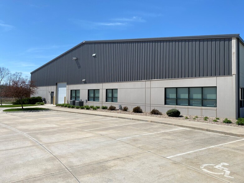 1110 Aries Dr, Lincoln, NE à louer - Photo de l’immeuble – Image 3 sur 9