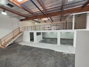 831 Sweeney Ave, Redwood City, CA à louer Photo intérieure– Image 1 sur 1