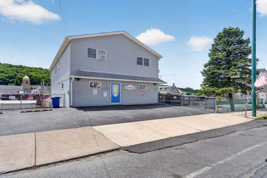 162 W Ridge St, Lansford, PA à louer - Photo principale – Image 1 sur 1