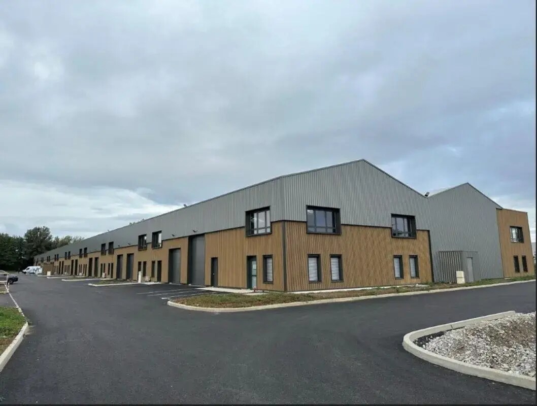 225 Avenue Des Marronniers, Bourgoin-Jallieu à vendre Photo principale– Image 1 sur 21