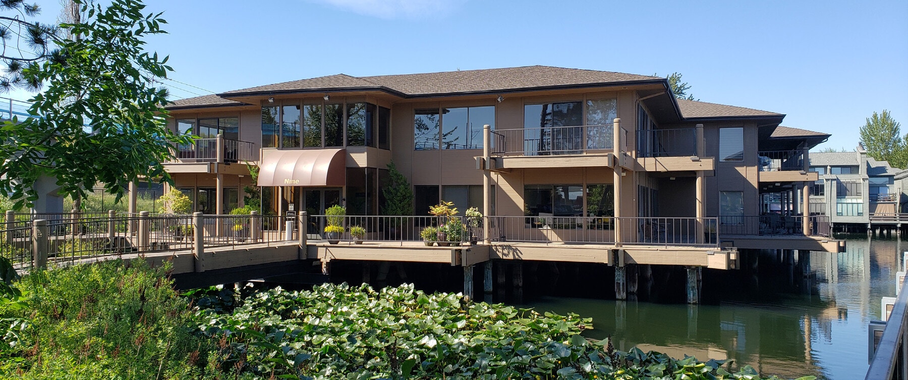 9 Lake Bellevue Dr, Bellevue, WA 98005 - Lot 104+106 -  - Photo intérieure - Image 1 of 1