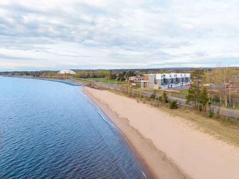 2401 Lakeshore Blvd, Marquette, MI à vendre - Photo de l’immeuble – Image 3 sur 28