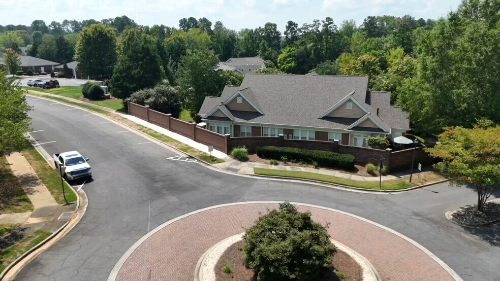 2950 Senna Dr, Matthews, NC à louer - Vidéo sur l’annonce professionnelle – Image 2 sur 15