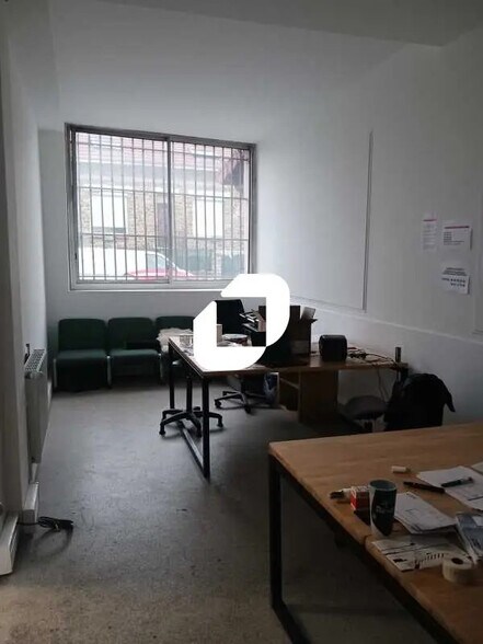 Local d'activités dans Ivry-sur-Seine à vendre - Photo de l’immeuble – Image 2 sur 12