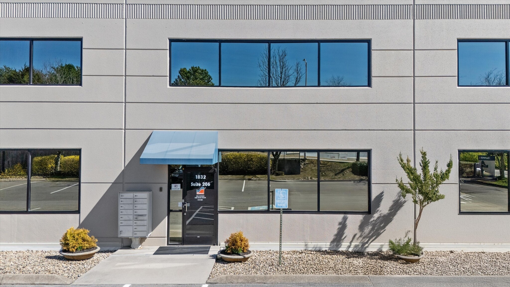 1832 Midpark Rd, Knoxville, TN à louer Photo de l’immeuble– Image 1 sur 17