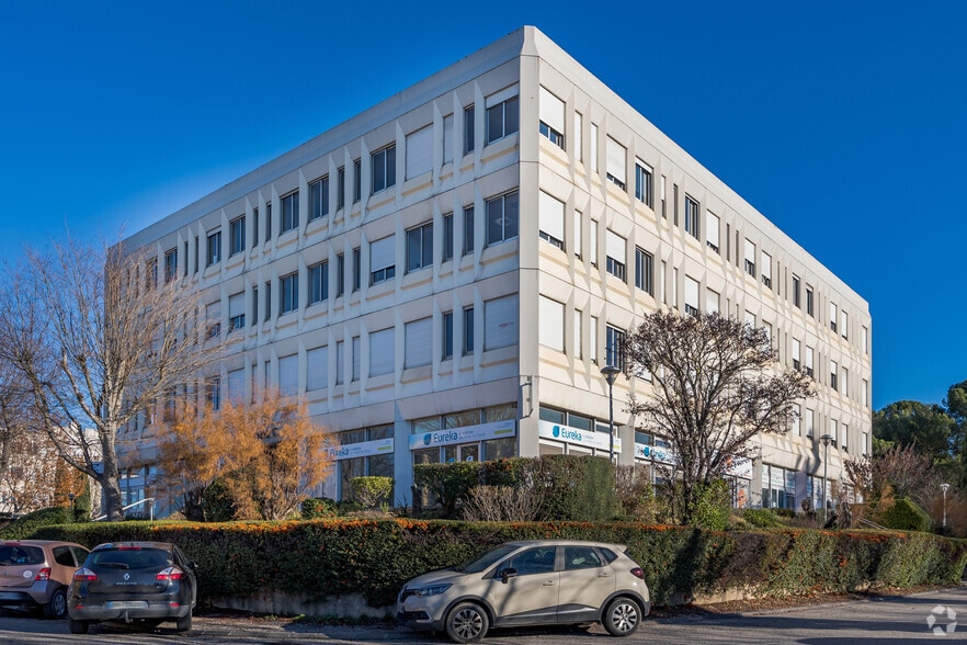 80 Rue Charles Duchesne, Aix-en-Provence à louer - Photo de l’immeuble – Image 2 sur 19