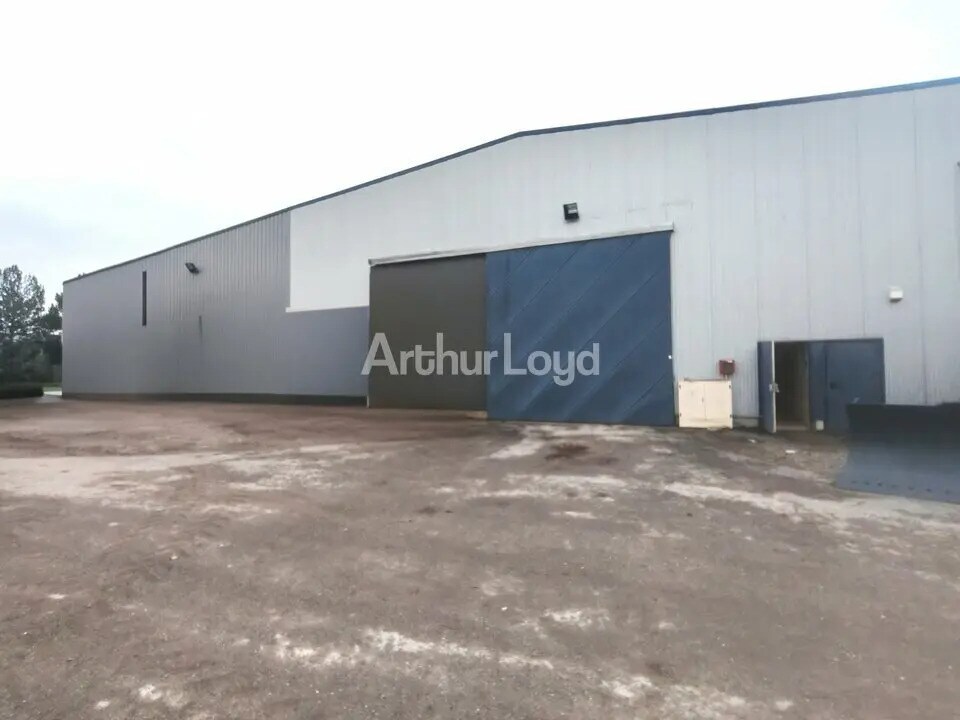 Local d’activités dans Saint-Memmie à louer Photo de l’immeuble– Image 1 sur 13