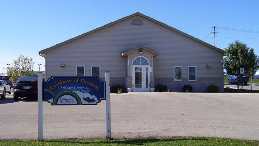 720 Nygaard St, Stoughton, WI à louer - Photo de l’immeuble – Image 2 sur 5