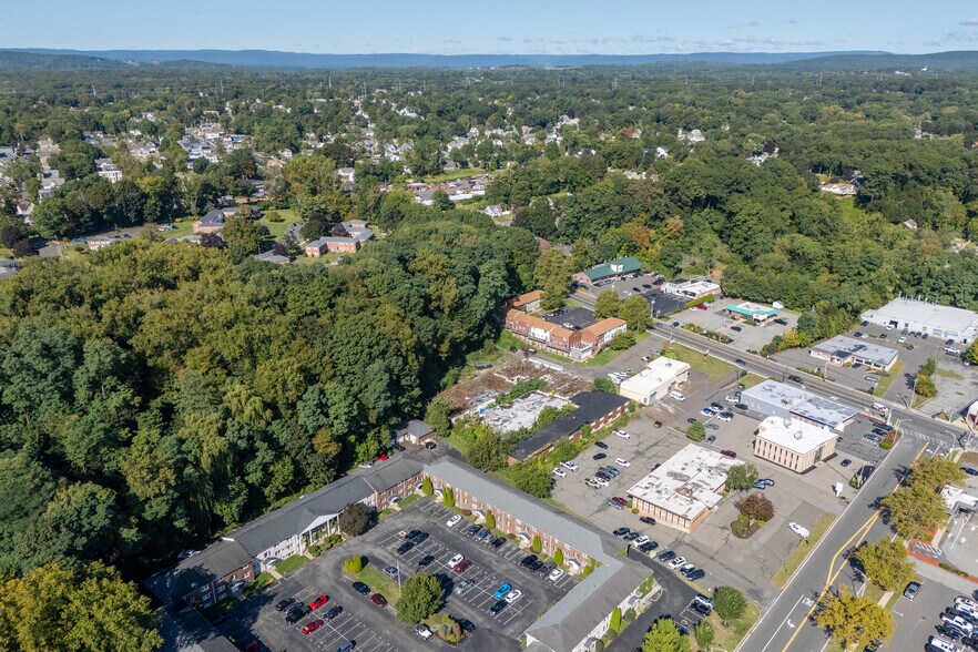 217 Westfield St, West Springfield, MA à vendre - Photo de l’immeuble – Image 3 sur 4