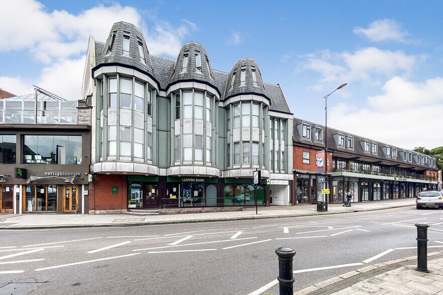 21-25 Station Ln, Hornchurch à vendre - Photo de l’immeuble – Image 3 sur 4