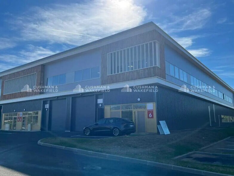 Local d'activités dans Rousset à vendre - Photo de l’immeuble – Image 3 sur 9