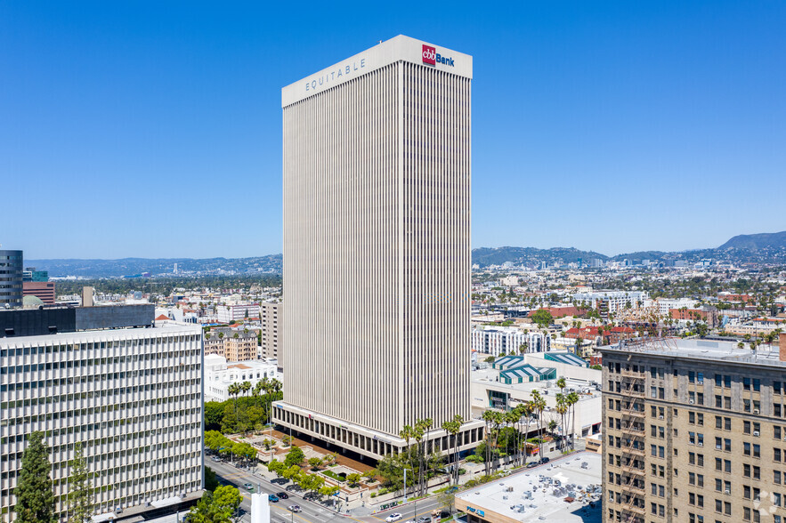 3435 Wilshire Blvd, Los Angeles, CA à louer - Photo de l’immeuble – Image 2 sur 10