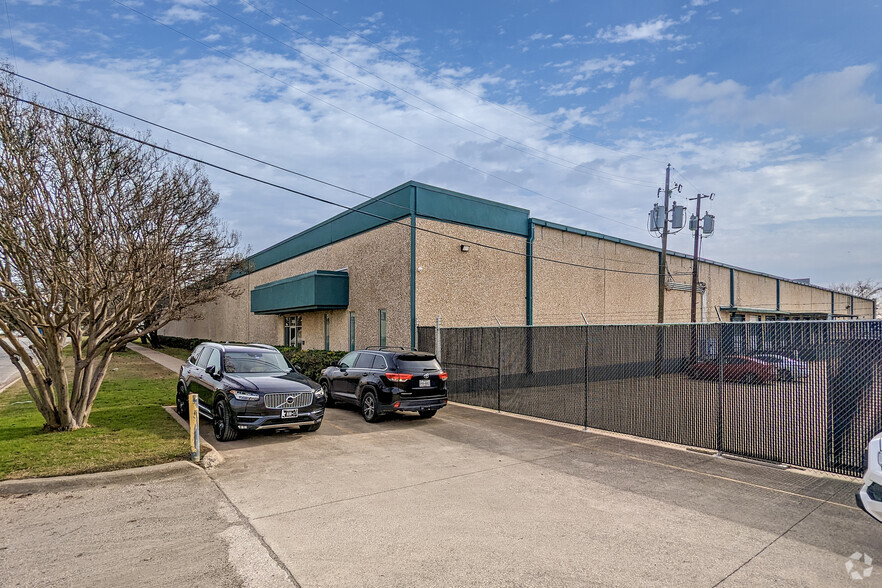 3030 Hansboro Ave, Dallas, TX à louer - Photo de l’immeuble – Image 1 sur 7