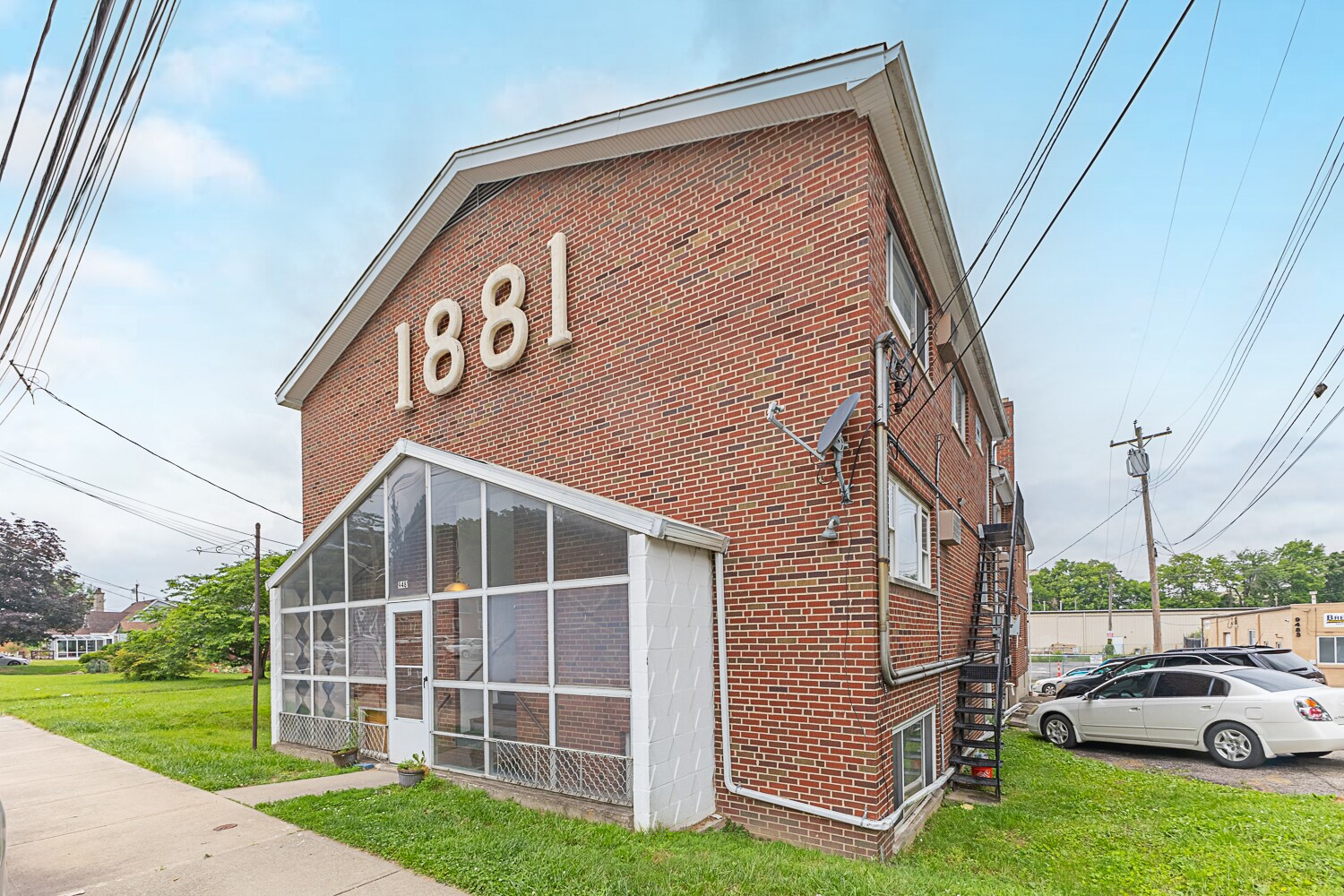 9481 Reading Rd, Cincinnati, OH à vendre Photo de l’immeuble– Image 1 sur 24