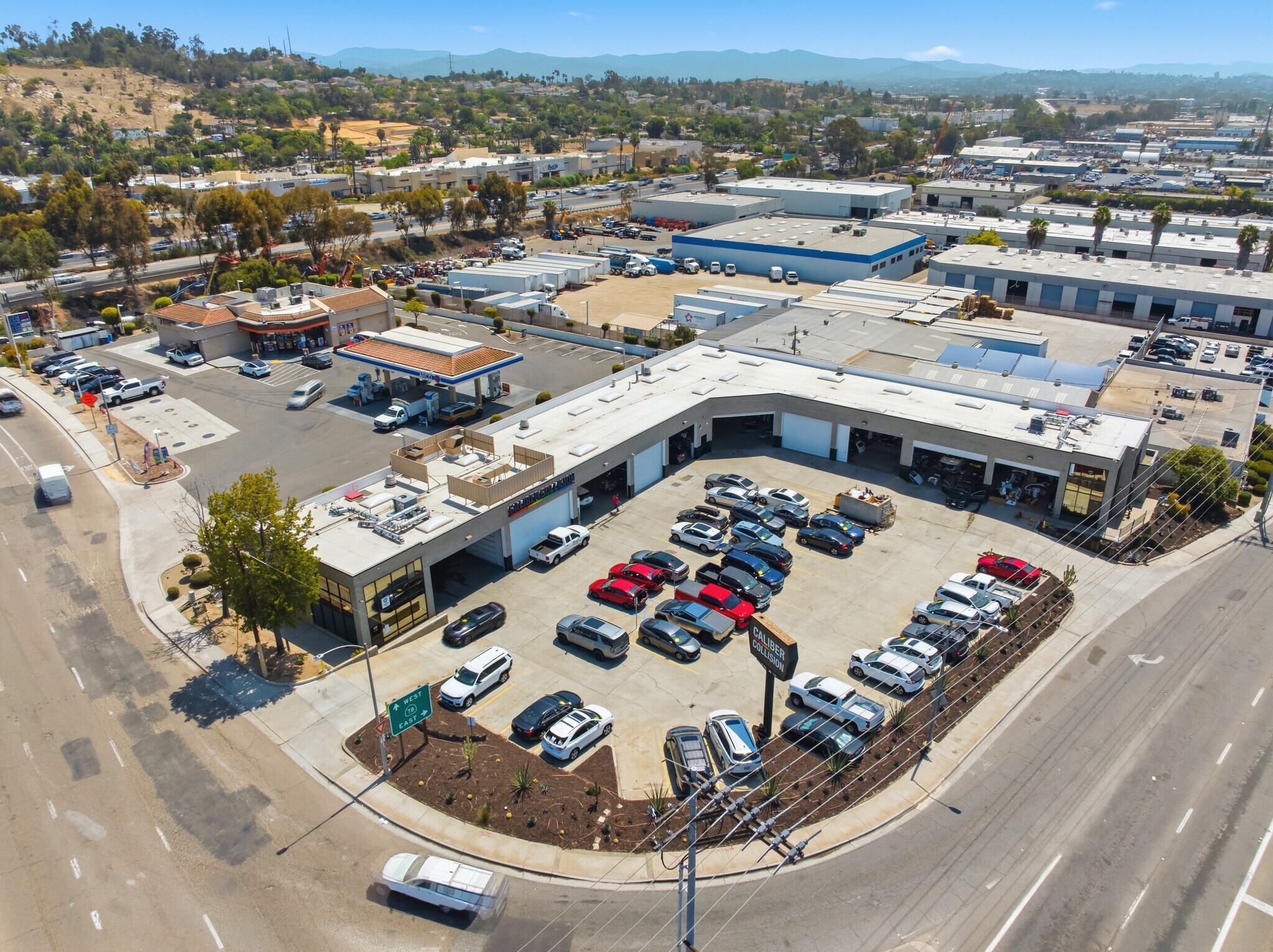 2040 Mission Rd, Escondido, CA à vendre Photo principale– Image 1 sur 4