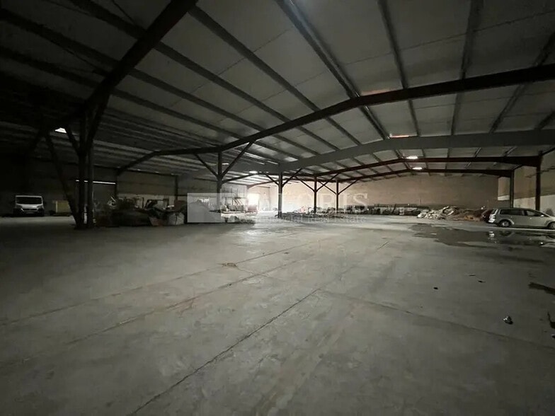 Local d’activités dans Gignac-la-Nerthe à louer - Photo de l’immeuble – Image 1 sur 11