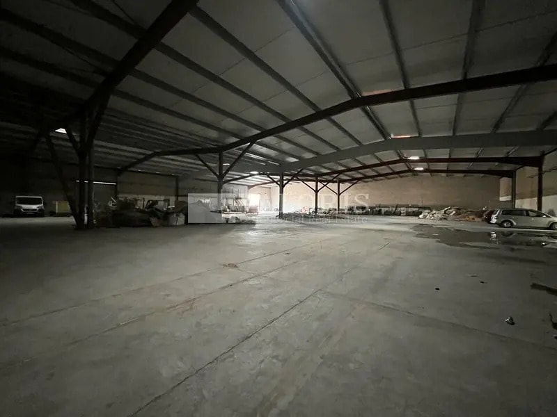Local d’activités dans Gignac-la-Nerthe à louer Photo de l’immeuble– Image 1 sur 12
