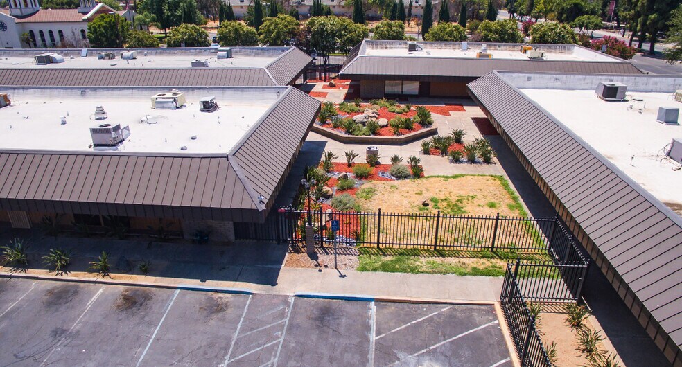 3636 N 1st St, Fresno, CA à louer - Photo de l’immeuble – Image 3 sur 5