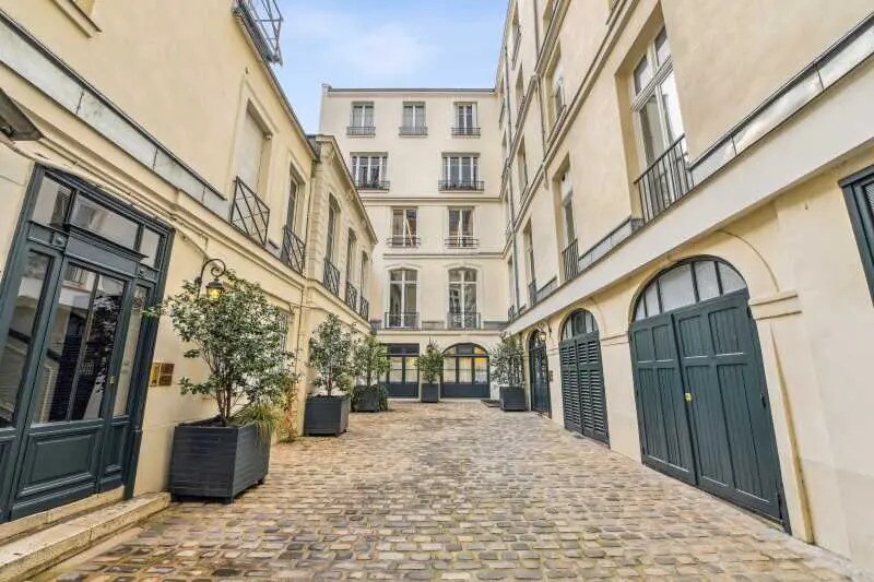 13 Rue Vivienne, Paris à louer - Photo de l’immeuble – Image 2 sur 2