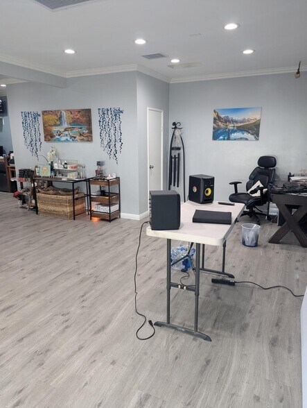 16119 Clark Ave, Bellflower, CA à louer - Photo de l’immeuble – Image 3 sur 5