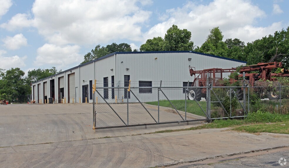904 W Tidwell Rd, Houston, TX à louer - Photo de l’immeuble – Image 2 sur 51