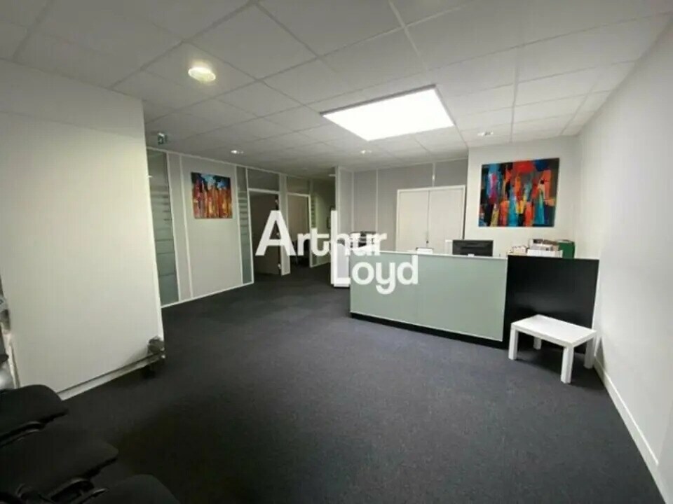 Bureau dans Reims à louer Photo de l’immeuble– Image 1 sur 7
