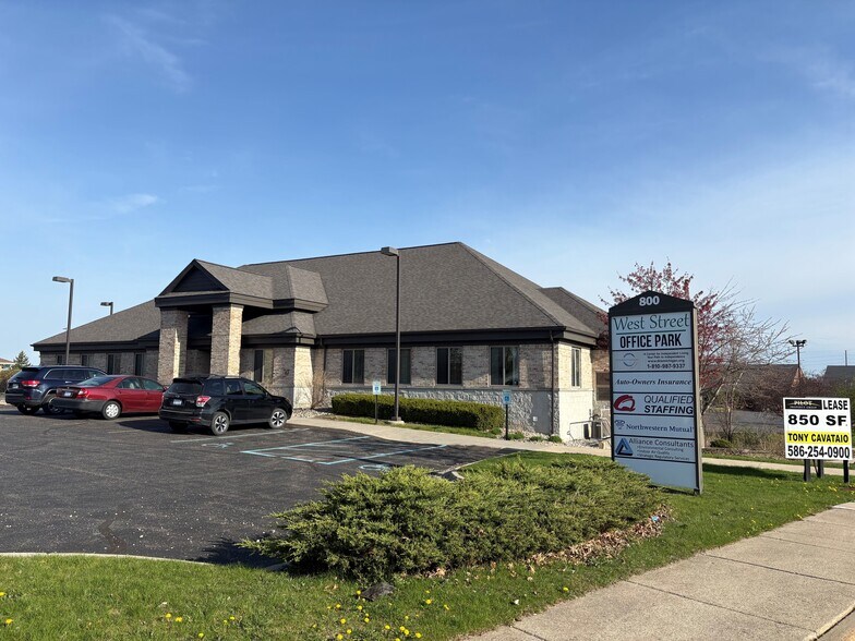 800 West St, Lapeer, MI à louer - Photo de l’immeuble – Image 1 sur 2