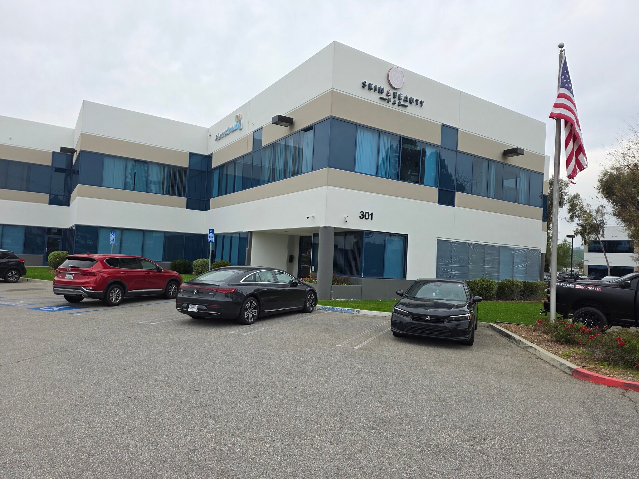 301 Science Dr, Moorpark, CA à louer Photo principale– Image 1 sur 4