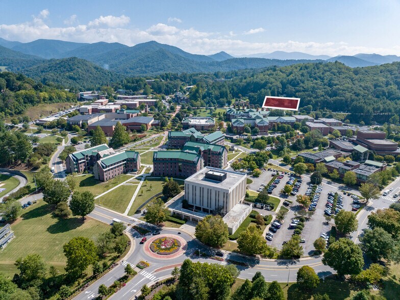 44 & 54 Legacy Ln, Cullowhee, NC à vendre - Photo de l’immeuble – Image 3 sur 40