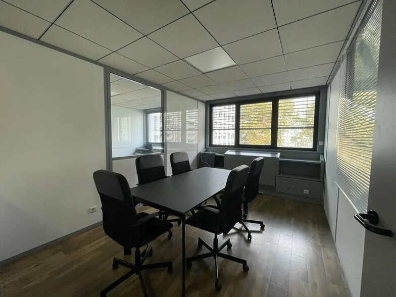 Bureau dans Villeurbanne à louer - Photo de l’immeuble – Image 3 sur 7