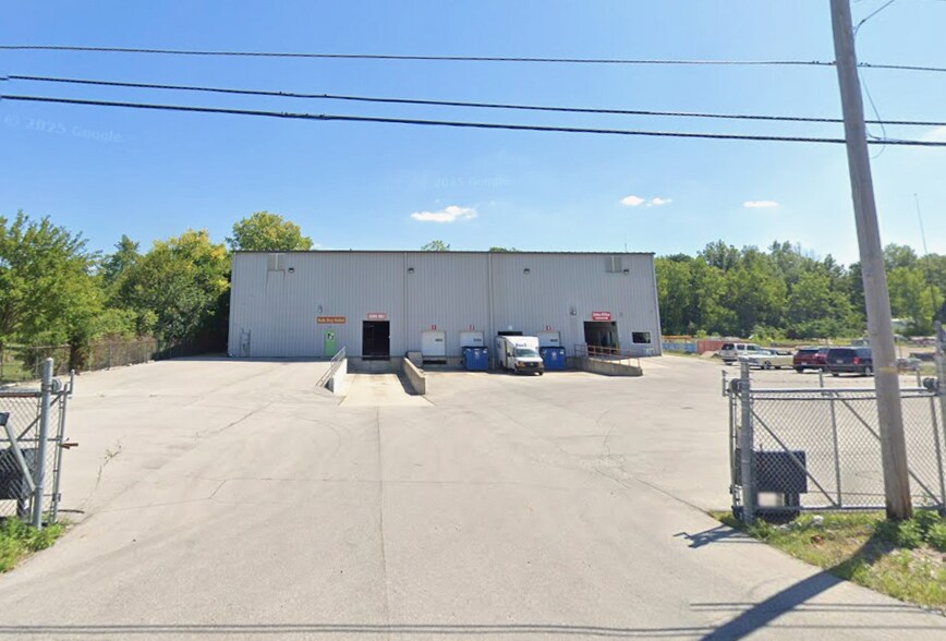 2205 Bremer Rd, Fort Wayne, IN à vendre - Photo principale – Image 1 sur 9