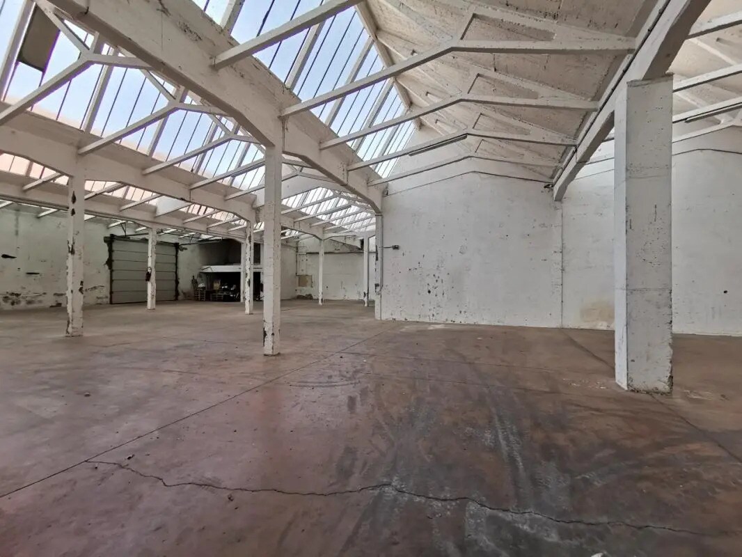 Local d’activités dans Le Coteau à louer Photo intérieure– Image 1 sur 3