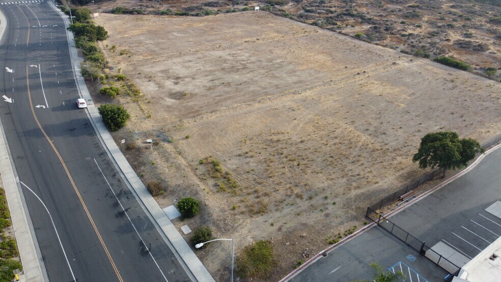 1568 Corporate Center Dr., San Diego, CA à vendre - Photo de l’immeuble – Image 2 sur 9