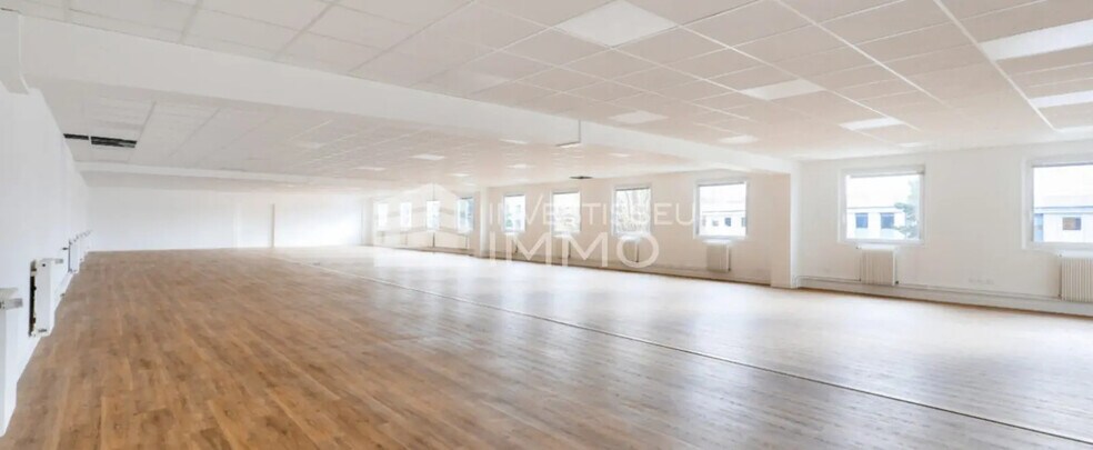 Local d’activités dans Gennevilliers à louer - Photo de l’immeuble – Image 2 sur 2